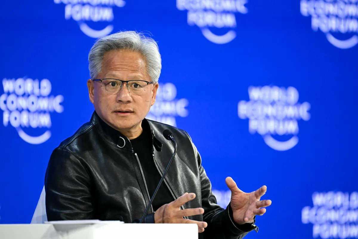 Nvidia CEO Jensen Huang, Trump ile Canlı Konuşmada AI Yavaşlamasını Engellemeyi Taahhüt Eder